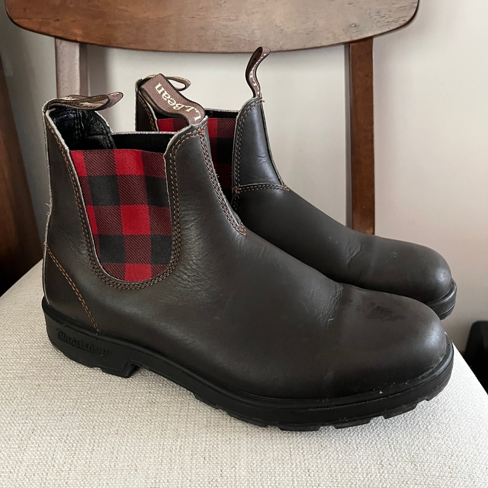 Blundstone Men's Dark Brown Boots with Red Plaid